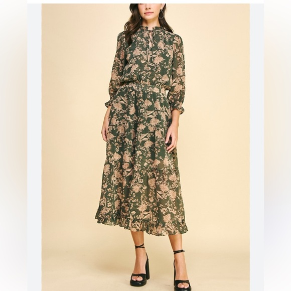 Hailey & Co Dresses & Skirts - HAILEY & Co Green Floral Long Sleeve Printed Babydoll Dress Large